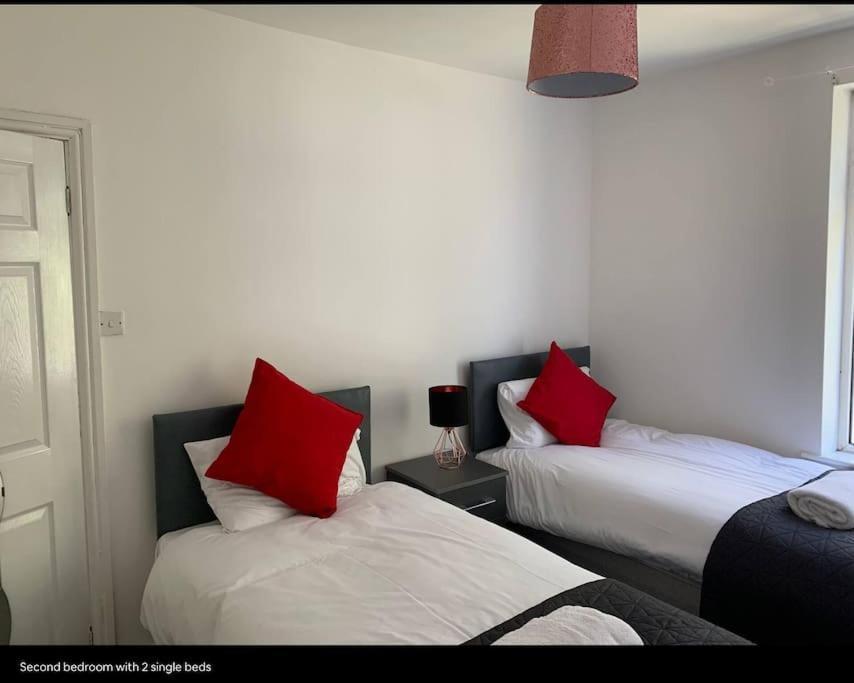 Wv1 Budget Contractor Stays- 5 Beds - Discounts Ok Wolverhampton Kültér fotó