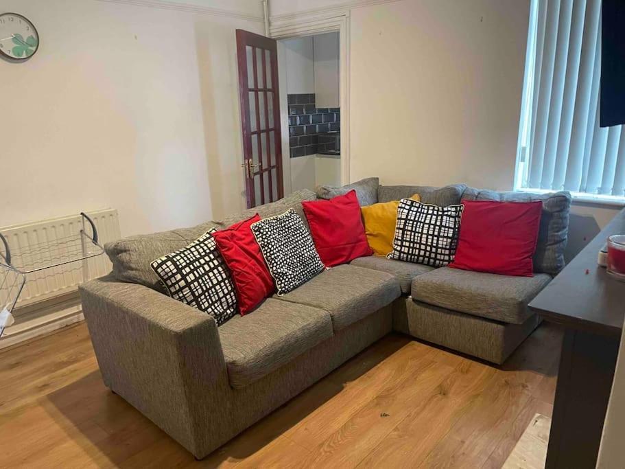Wv1 Budget Contractor Stays- 5 Beds - Discounts Ok Wolverhampton Kültér fotó